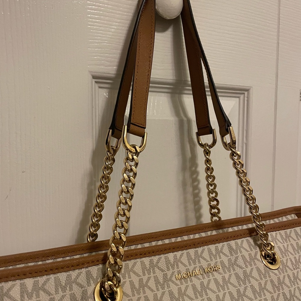 Michael Kors Signature Logo Jet Set Trvael Chain Medium tote - Picture 4 of 7